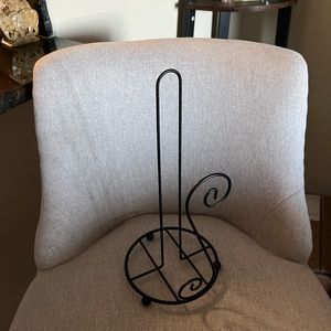 Black paper towel holder